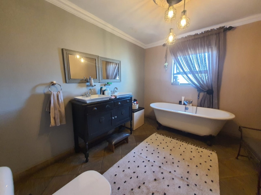 5 Bedroom Property for Sale in Vaalpark Free State